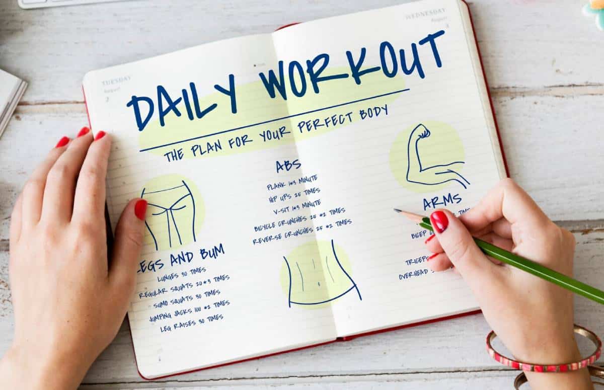 Daily workout planner featuring a schedule with exercises, sets, and rest days for effective fitness management.